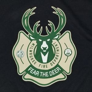 Milwaukee Bucks Milwaukee Fire Department Dept. MFD Black Size XL T-Shirt